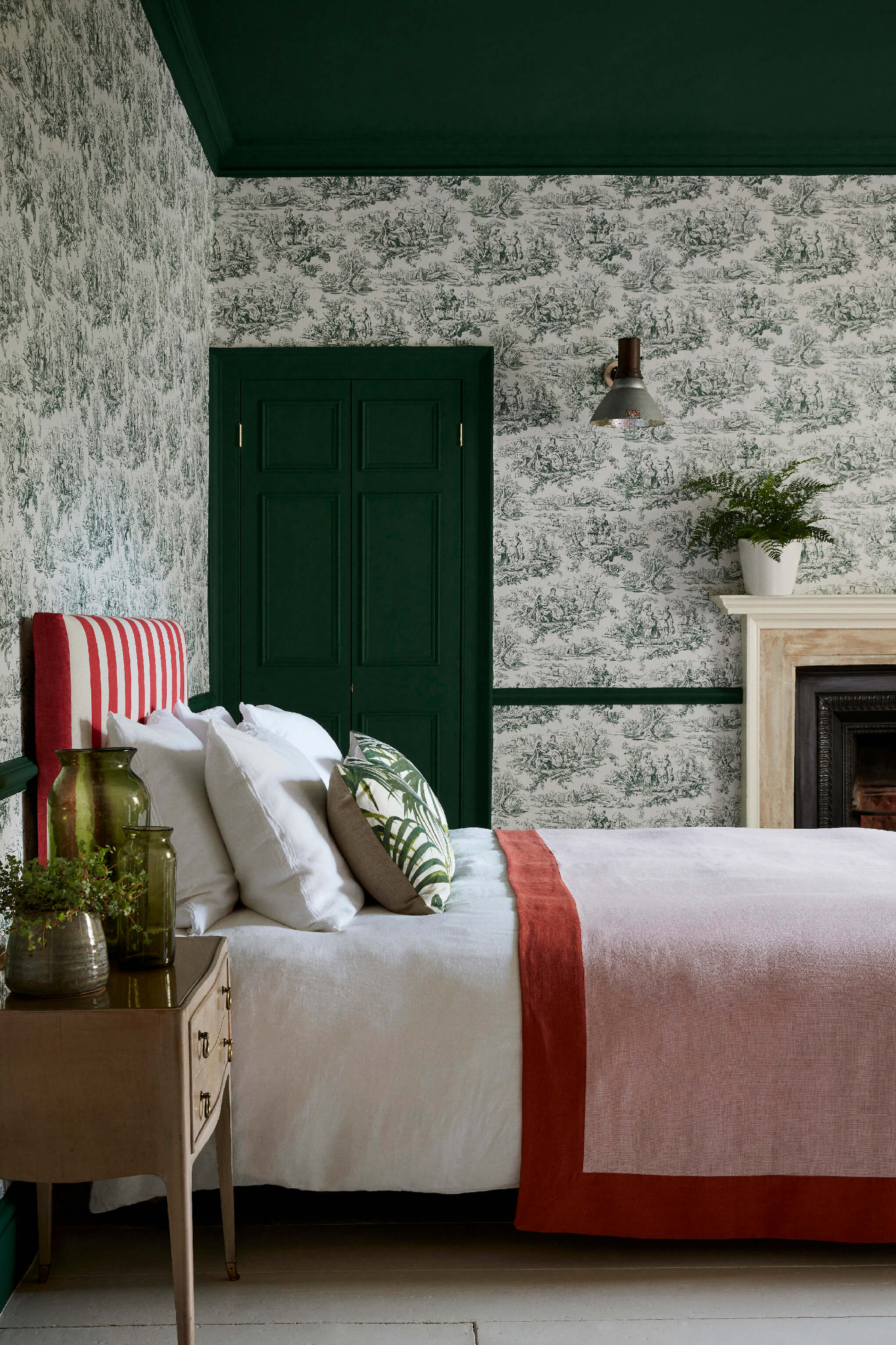 LOVERS' TOILE